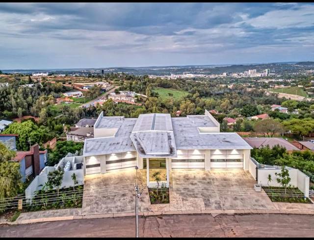 4 BEDROOM HOUSE FOR SALE IN WATERKLOOF RIDGE